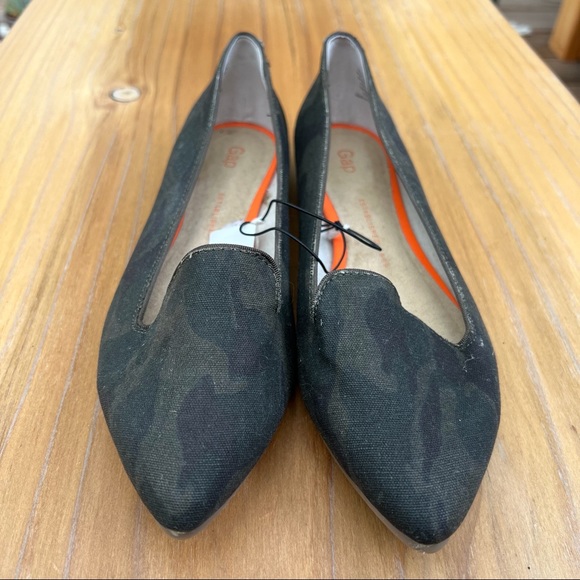 Gap Camouflage Pointy Canvas Flats - Picture 2 of 4